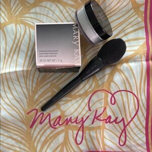 Mary Kay Translucent Setting Powder with brush
